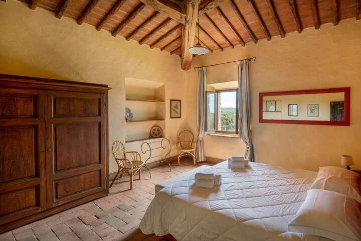 Room 25 of 173
