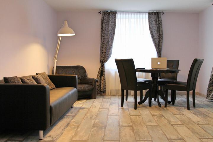 Room 4 of 5