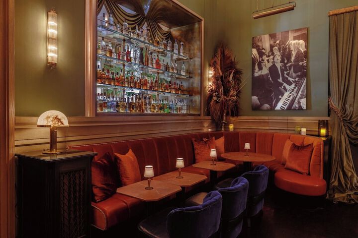 Lounge 66 of 77