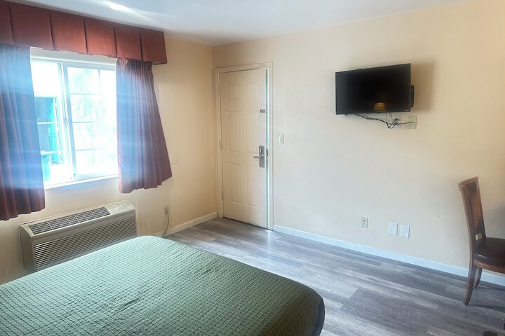 Room 22 of 35