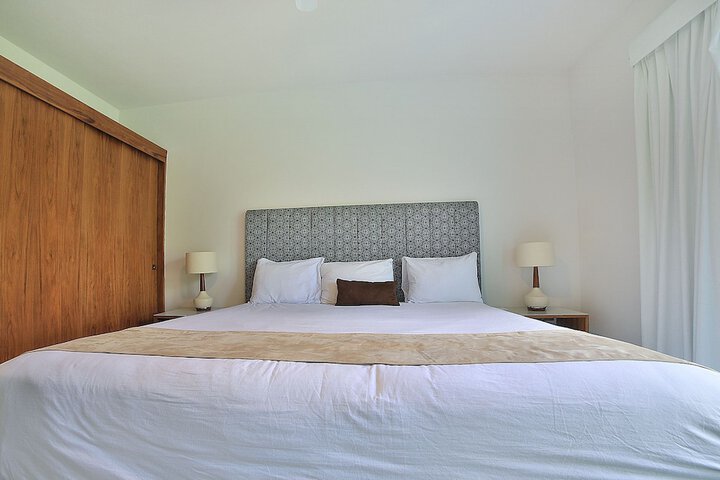 Room 7 of 34