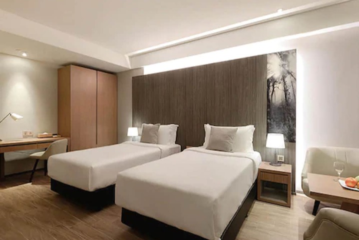 Room 18 of 65
