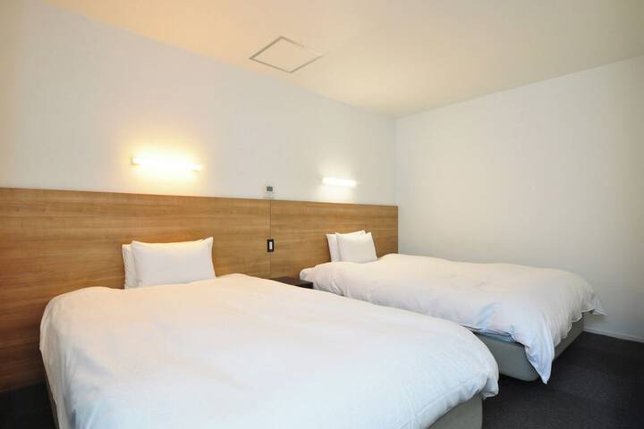 Room 10 of 22