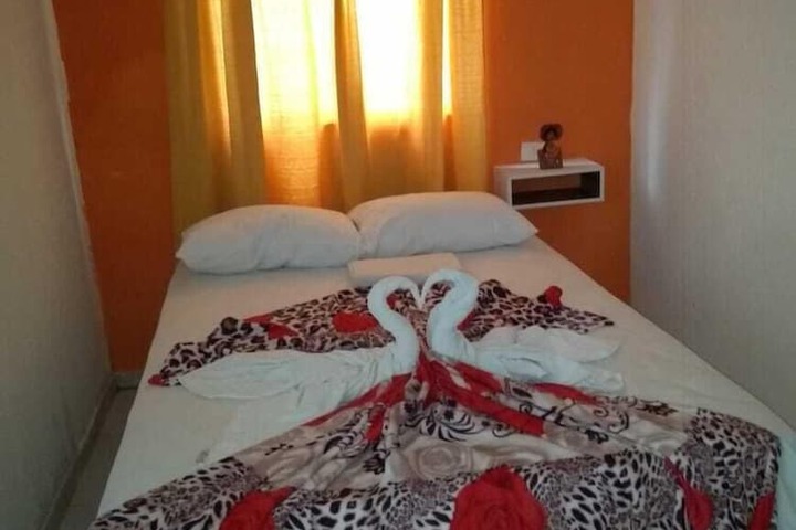 Room 5 of 9