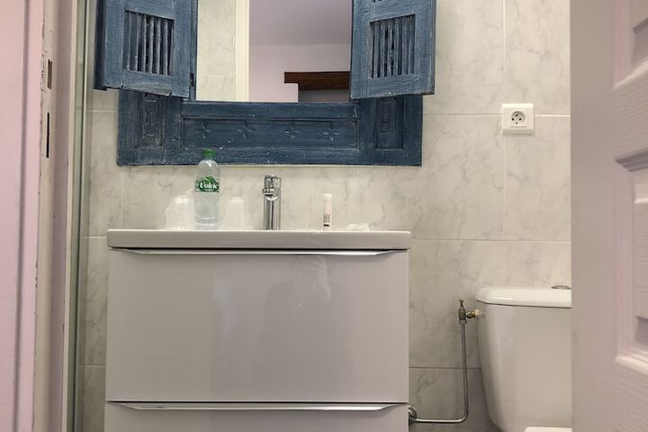 Room 64 of 86