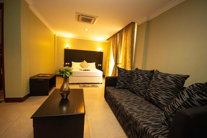 Room 9 of 33