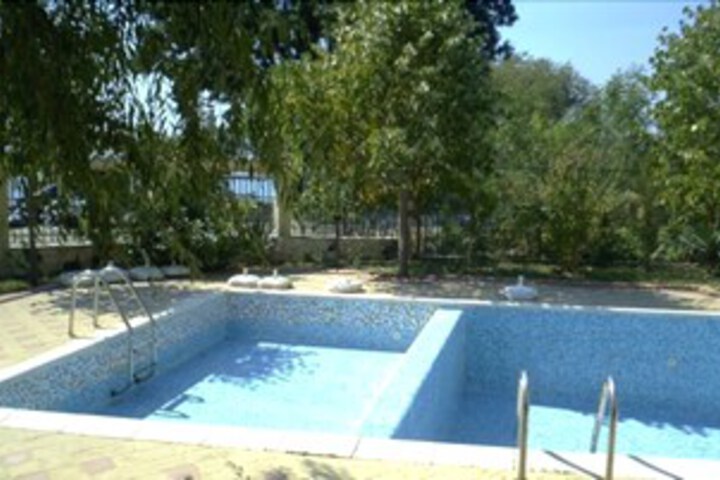 Pool 13 of 24