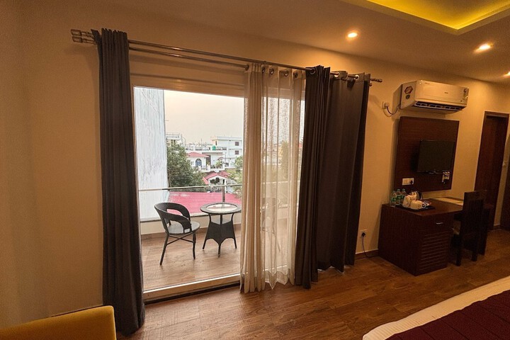 Room 9 of 20