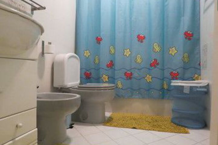 Room 2 of 20