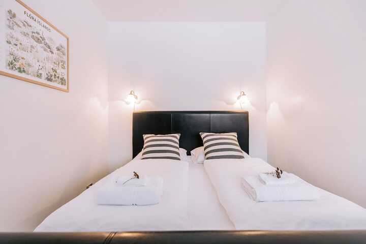 Room 9 of 32