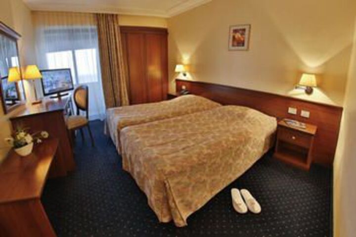 Room 7 of 38