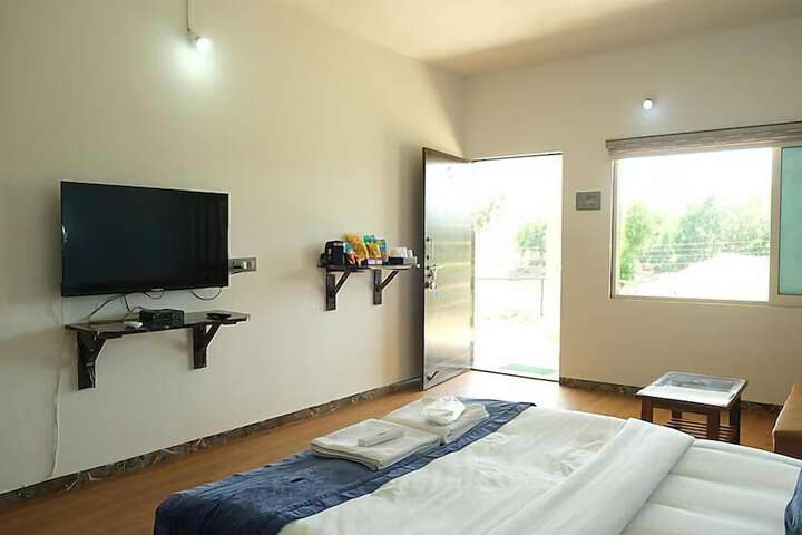 Room 12 of 27