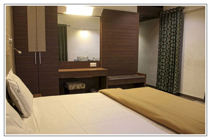 Room 3 of 32