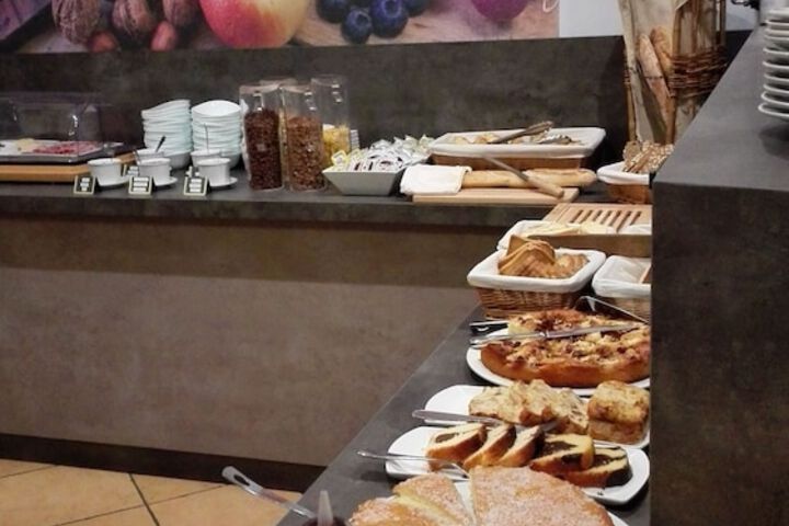 Breakfast/Coffee Service 35 of 48