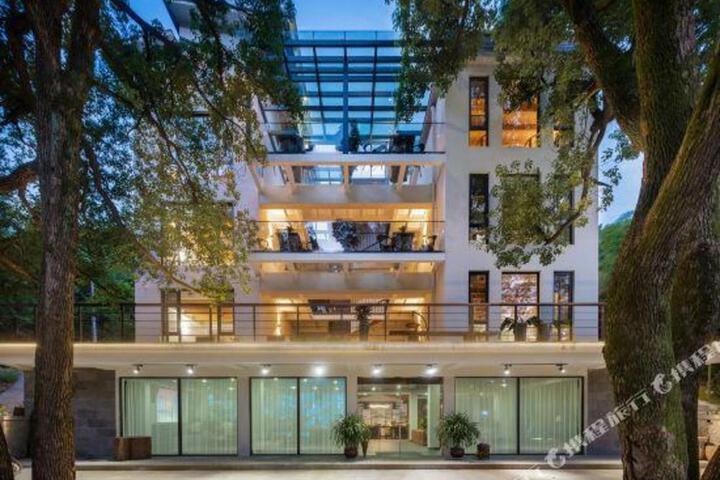 Yinlin · Moganshan Mid-Levels Beauty Hotel