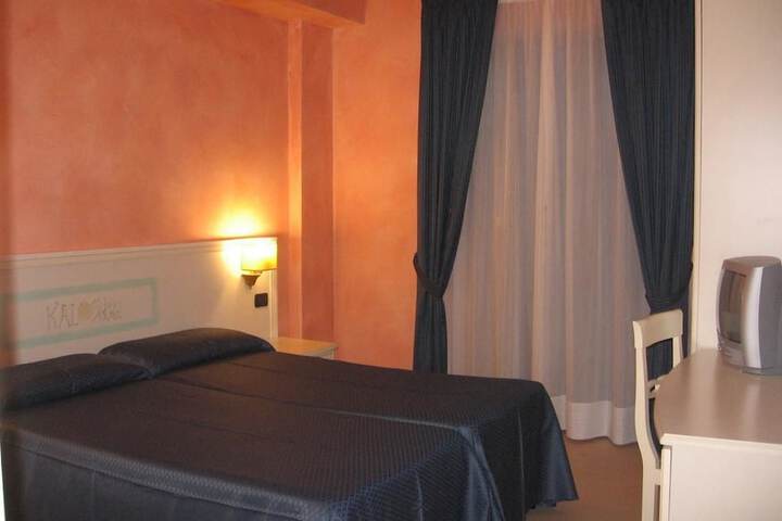 Room 5 of 42