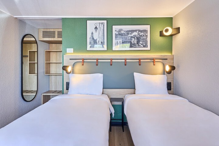 Room 16 of 36