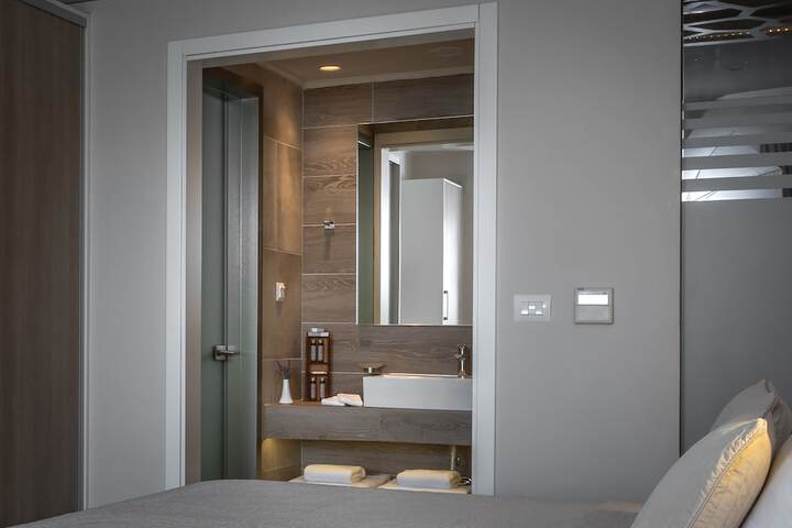 Room 32 of 67