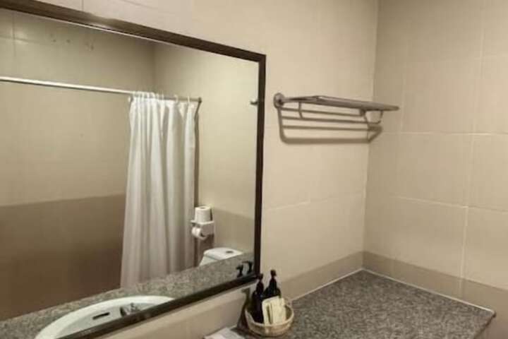Room 43 of 59