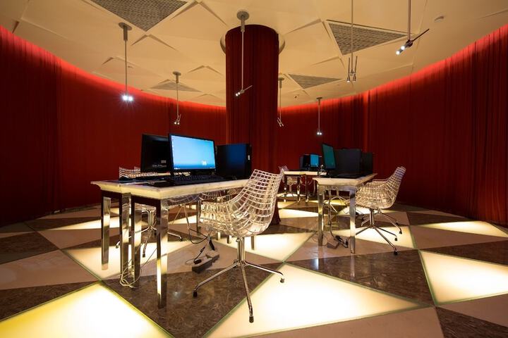 Business Center 54 of 58