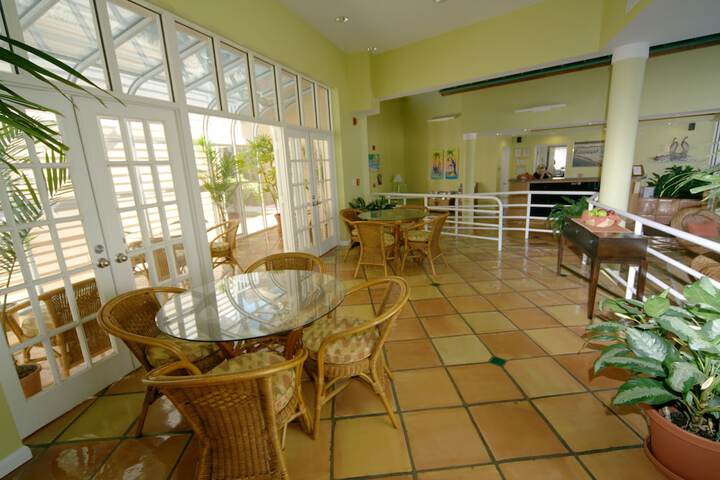Entrance & Lobby