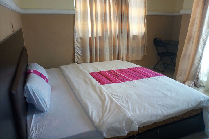 Room 8 of 18