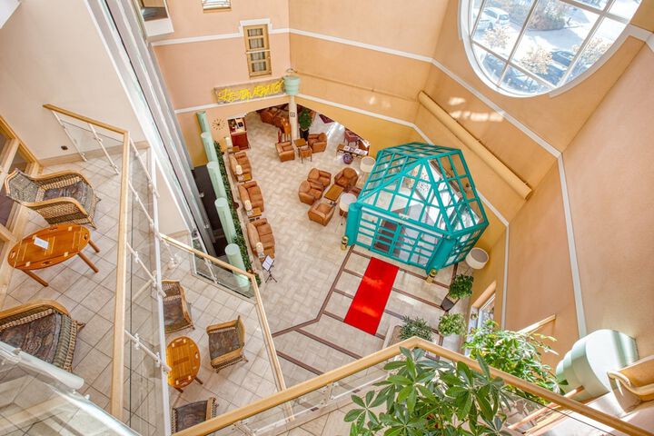 Entrance & Lobby