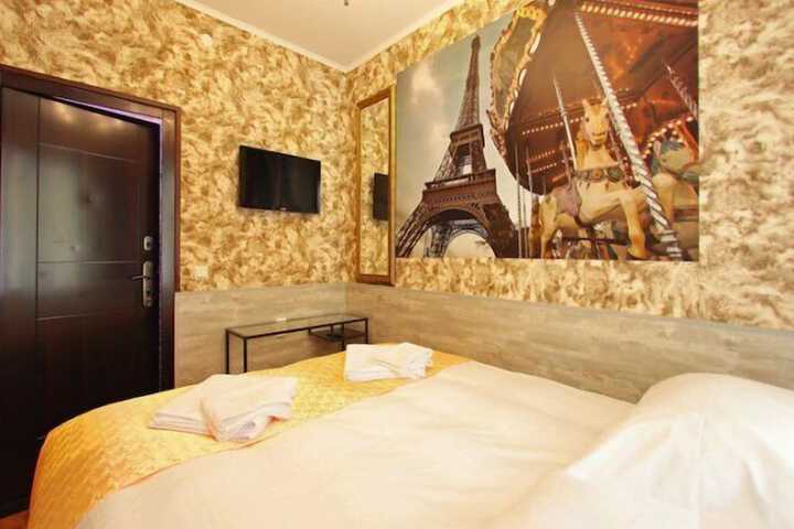 Room 6 of 25