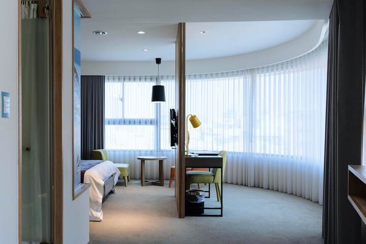 Room 13 of 53
