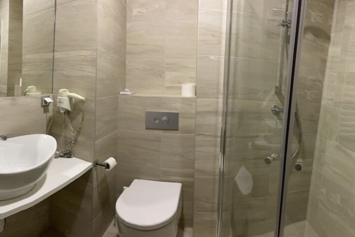 Room 5 of 14