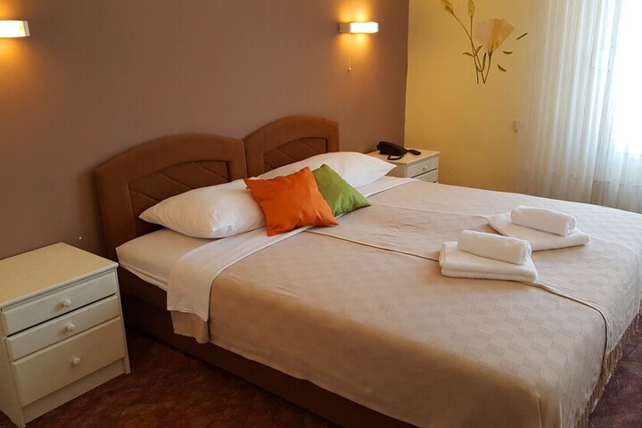 Room 9 of 38