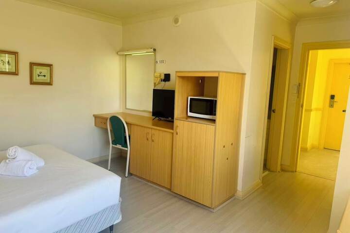 Room 12 of 27