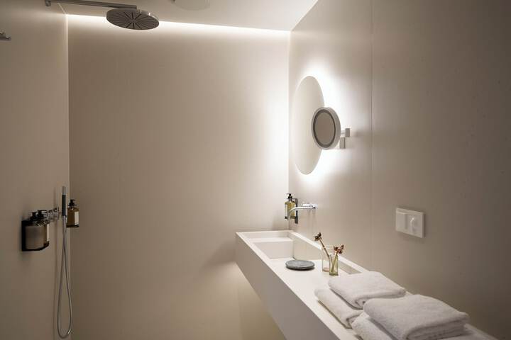 Room 49 of 62