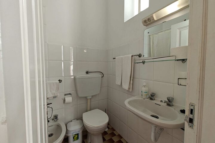 Room 105 of 141