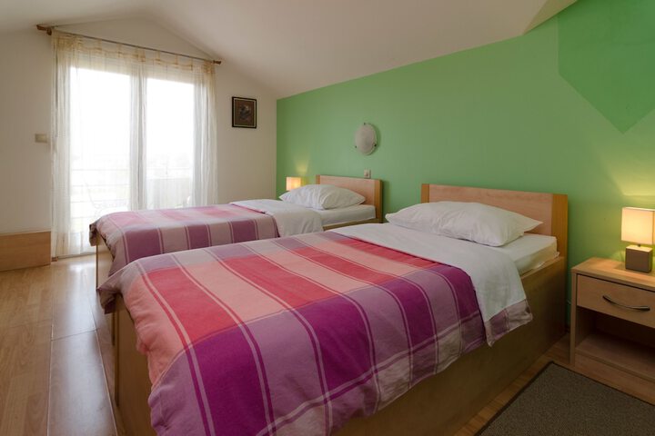 Room 6 of 60
