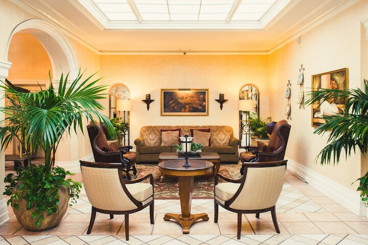 Lobby lounge