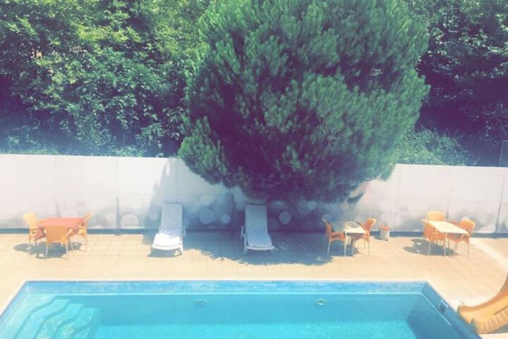 Pool 9 of 17