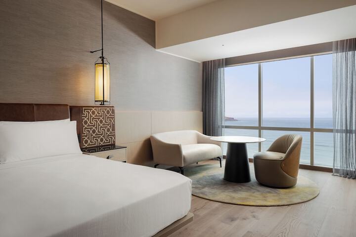 Room 52 of 196
