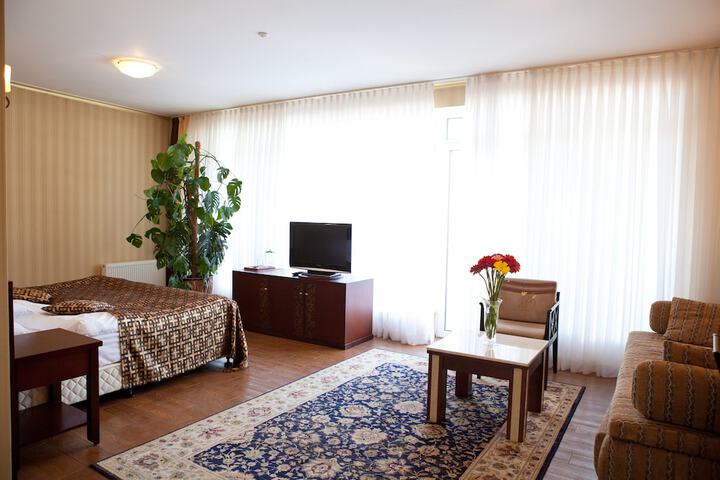 Room 12 of 38
