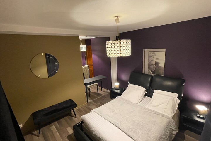 Room 4 of 12
