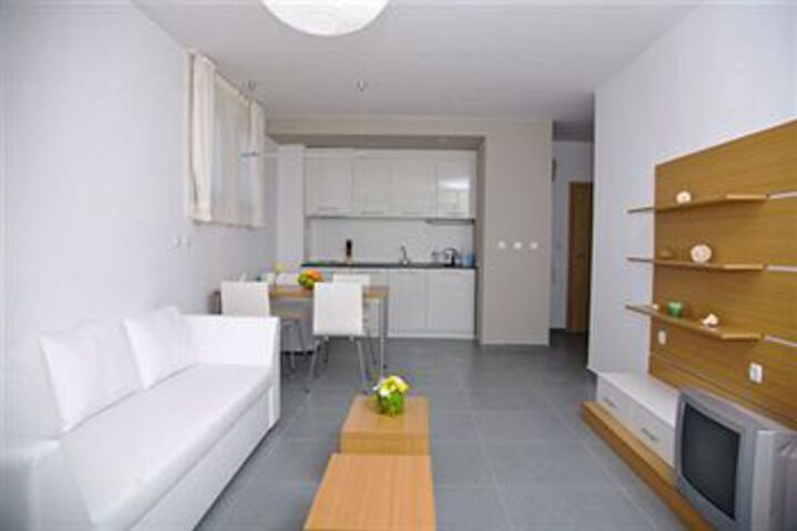 Room 8 of 12