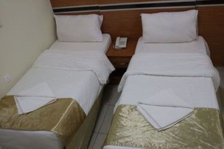 Room 6 of 17