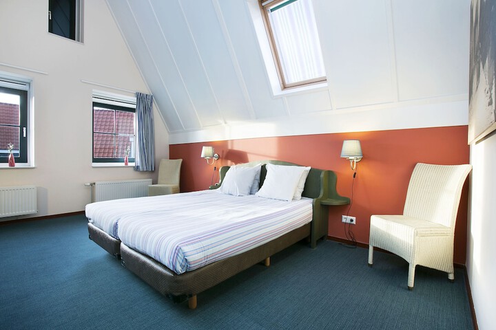 Room 3 of 39
