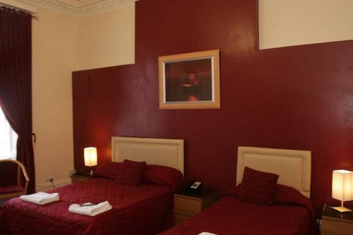 Room 28 of 44