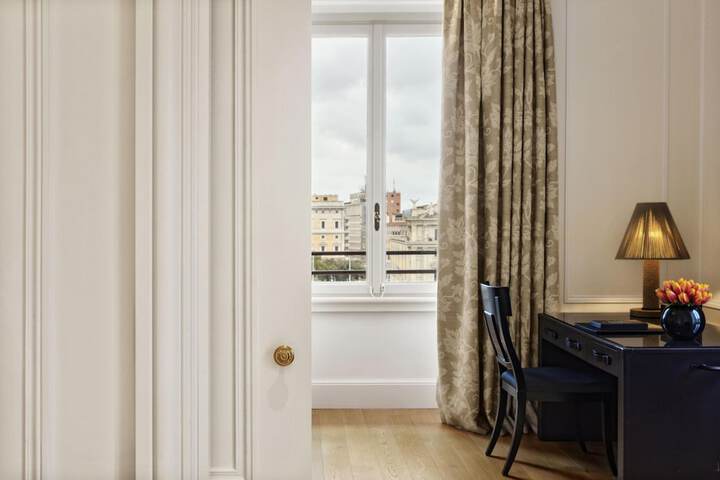 Room 43 of 202