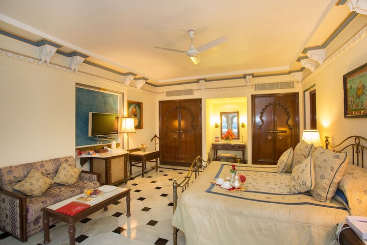 Room 10 of 90