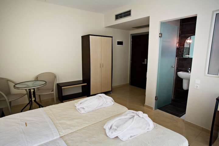 Room 12 of 43