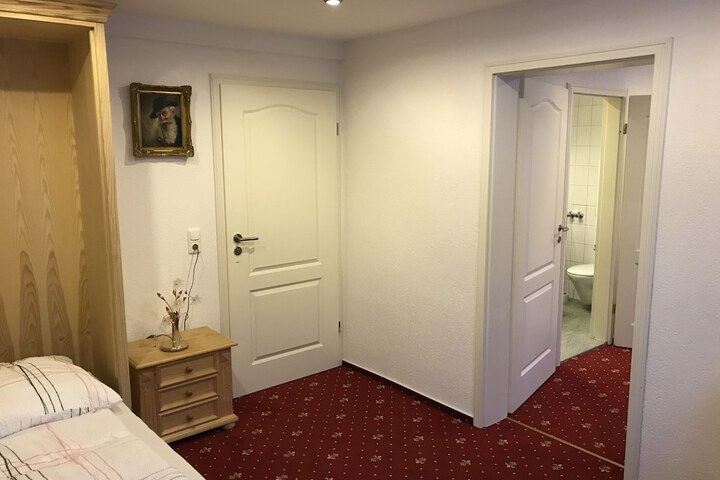 Room 11 of 101