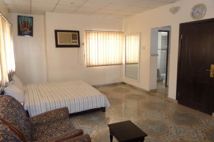 Room 4 of 16