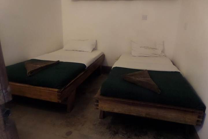 Room 5 of 9